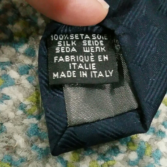 CLEARANCE /Make an offer! Hugo Boss Silk tie - Picture 3 of 5